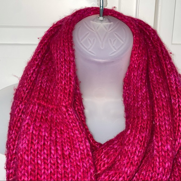 Red Pink Knit Infinity Scarf Winter Fall Warm - Picture 4 of 8